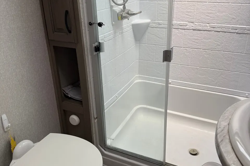 5th Wheel Luxury Living