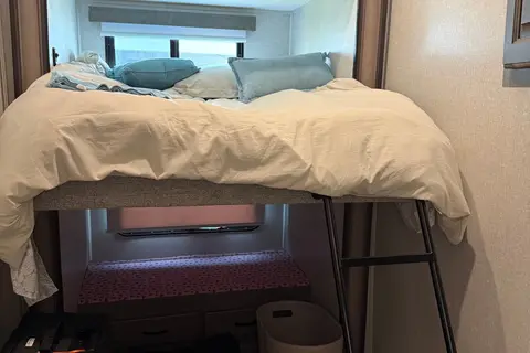 5th Wheel Luxury Living