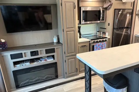5th Wheel Luxury Living