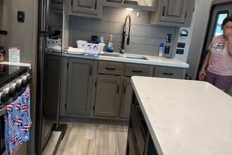 5th Wheel Luxury Living