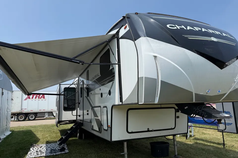 5th Wheel Luxury Living