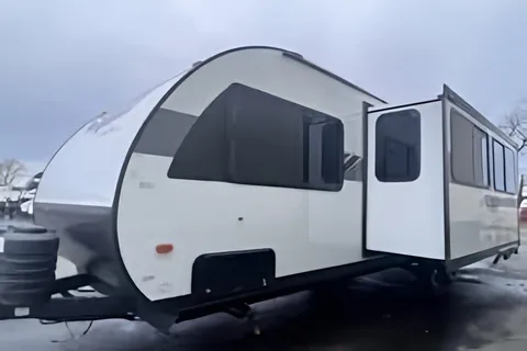 Platinum Forest River Wildwood X-Lite 273QBXLX Travel Trailer
