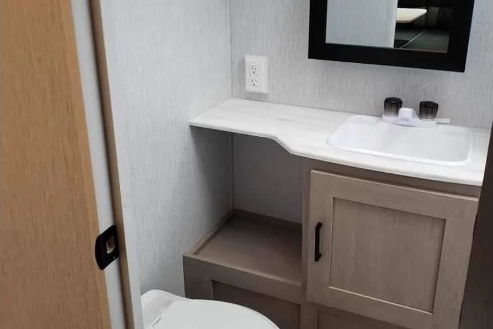 Platinum Forest River Wildwood X-Lite 273QBXLX Travel Trailer