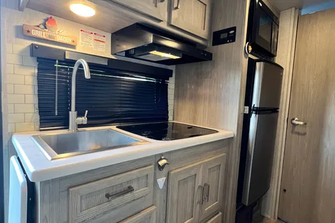 Padhuvijay Family Camper