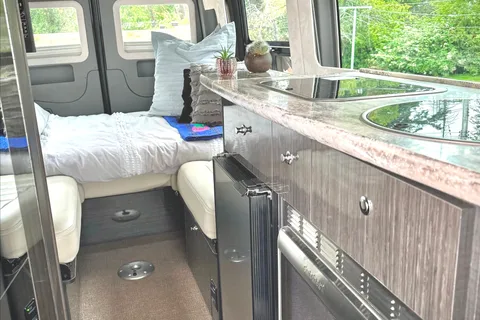 Ric Flairstream - Fully Camperised Mercedes Sprinter