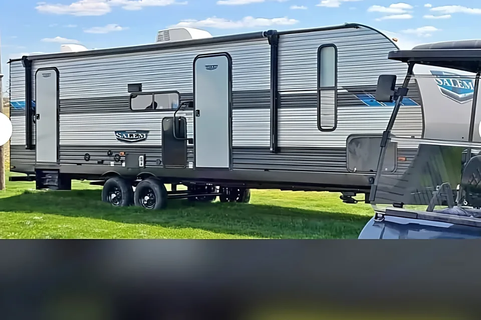 Fireside RV's 2021 Forest River Salem 26DBUD Bunkhouse - LMI1588 *