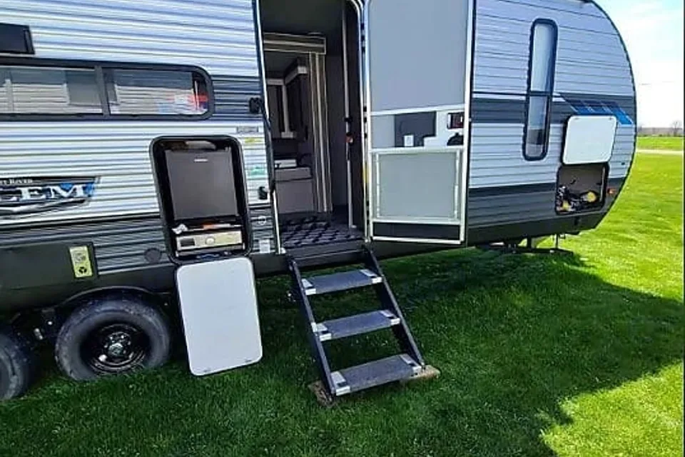 Fireside RV's 2021 Forest River Salem 26DBUD Bunkhouse - LMI1588 *
