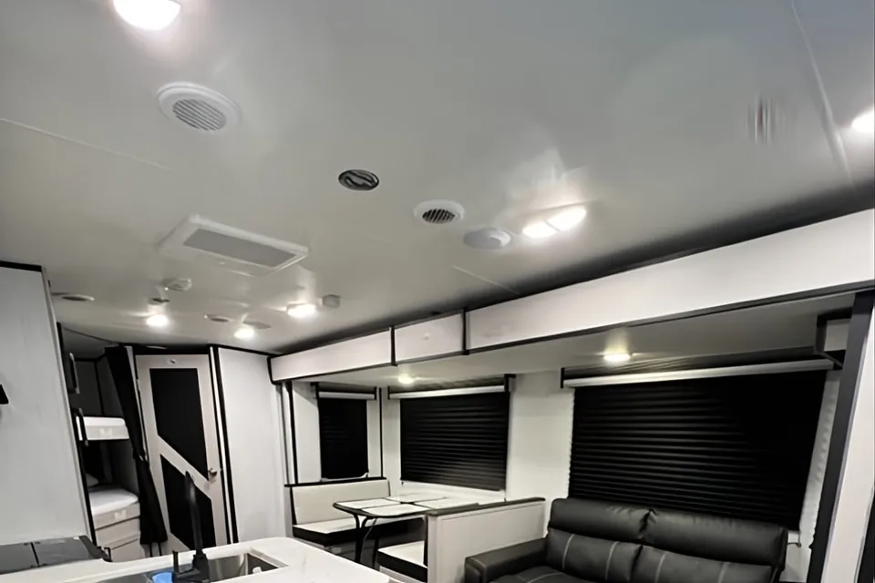 1 Night free 2022 Mallard M26 King Bed