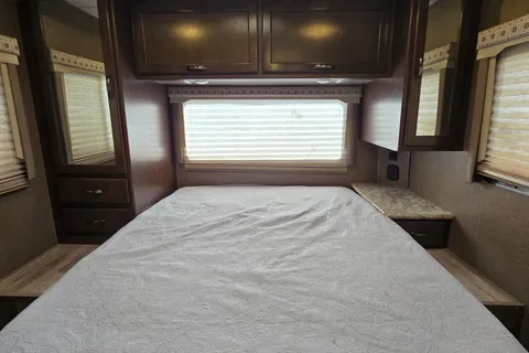 Family RV Class C Perfect Size, equiped with Cooking, Sleeping and Camping supplies.
