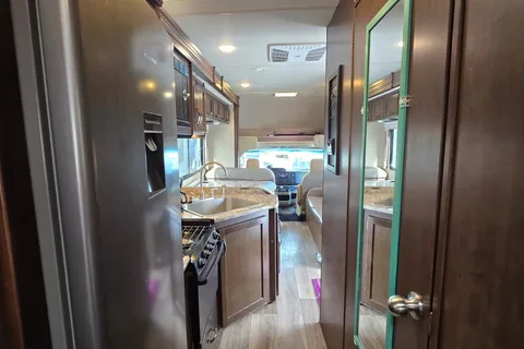 Family RV Class C Perfect Size, equiped with Cooking, Sleeping and Camping supplies.