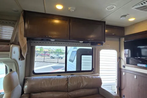 Family RV Class C Perfect Size, equiped with Cooking, Sleeping and Camping supplies.