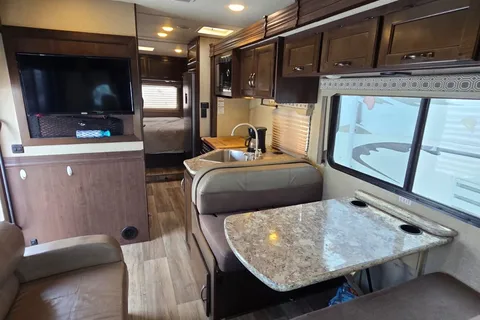 Family RV Class C Perfect Size, equiped with Cooking, Sleeping and Camping supplies.