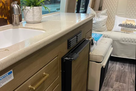Native Adventures 2022 Luxury Sprinter
