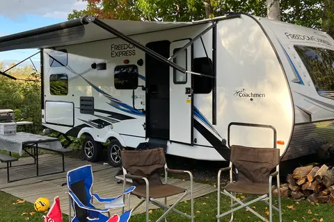 Coachmen Freedom Express 257 BHS - La famille Imbeault