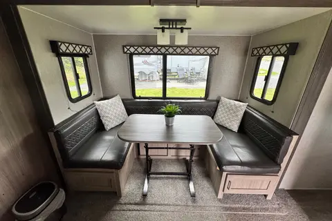 Coachmen Freedom Express 257 BHS - La famille Imbeault