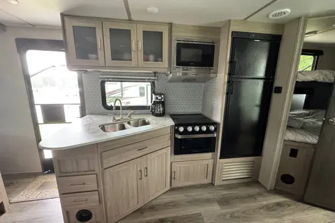 Coachmen Freedom Express 257 BHS - La famille Imbeault