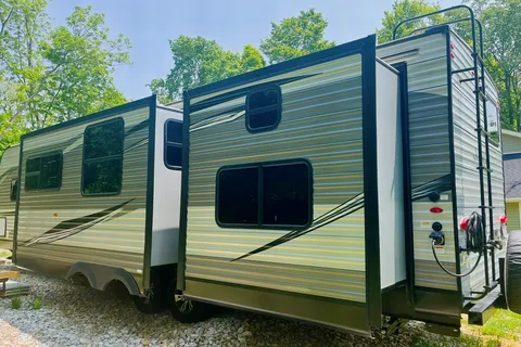Jayco Travel Trailer 2/t bunk room and outdoor kitchen!