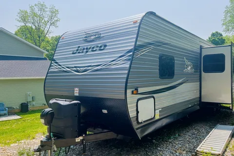 Jayco Travel Trailer 2/t bunk room and outdoor kitchen!