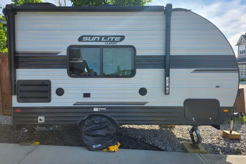 Jackie's Sunset Park RV Sunlite16Bh Travel Trailer