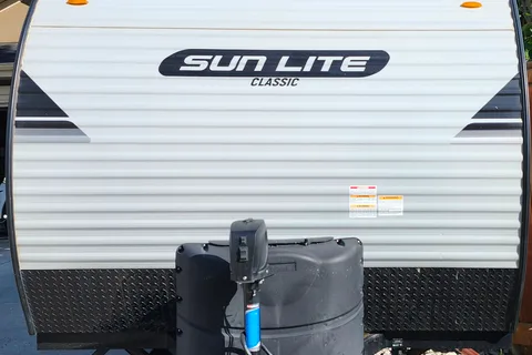 Jackie's Sunset Park RV Sunlite16Bh Travel Trailer