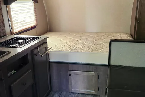 Jackie's Sunset Park RV Sunlite16Bh Travel Trailer