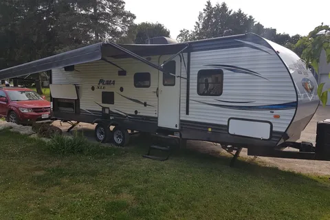Dennis's Palomino Puma xle lite Travel Trailer