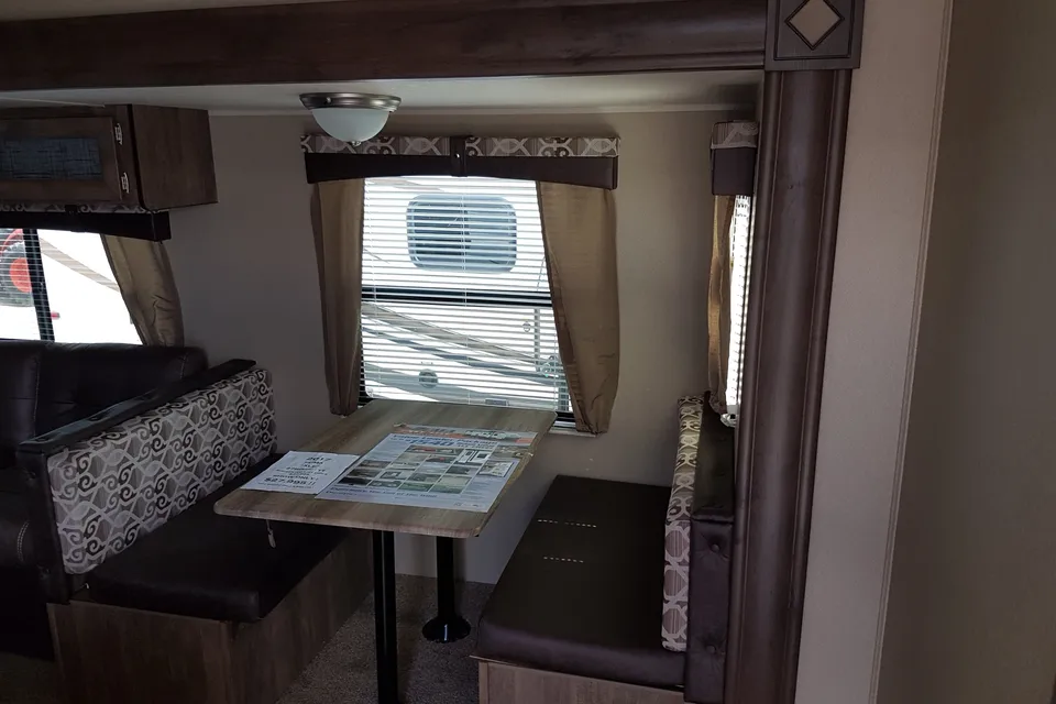 Dennis's Palomino Puma xle lite Travel Trailer