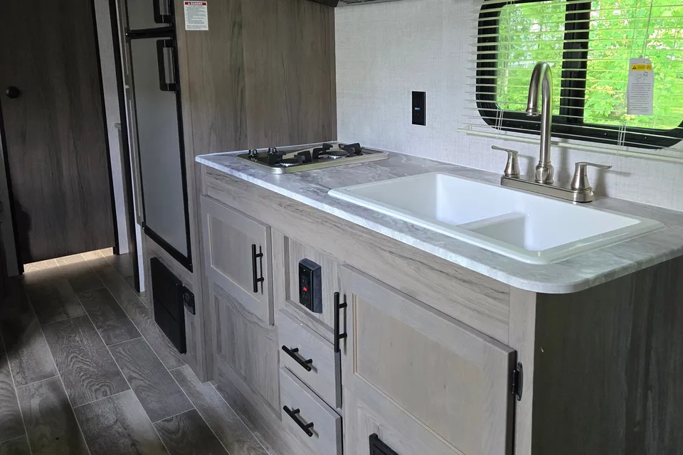 Like New - Grand River 22MB Travel Trailer