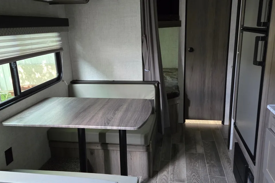 Like New - Grand River 22MB Travel Trailer