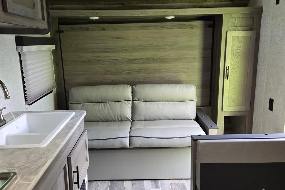 Like New - Grand River 22MB Travel Trailer