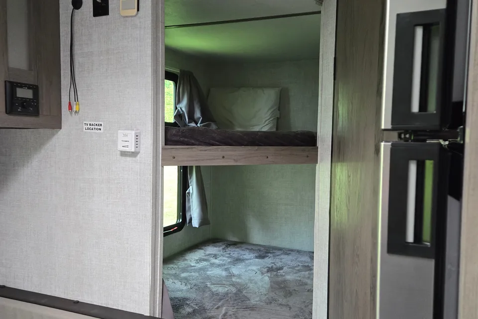 Like New - Grand River 22MB Travel Trailer