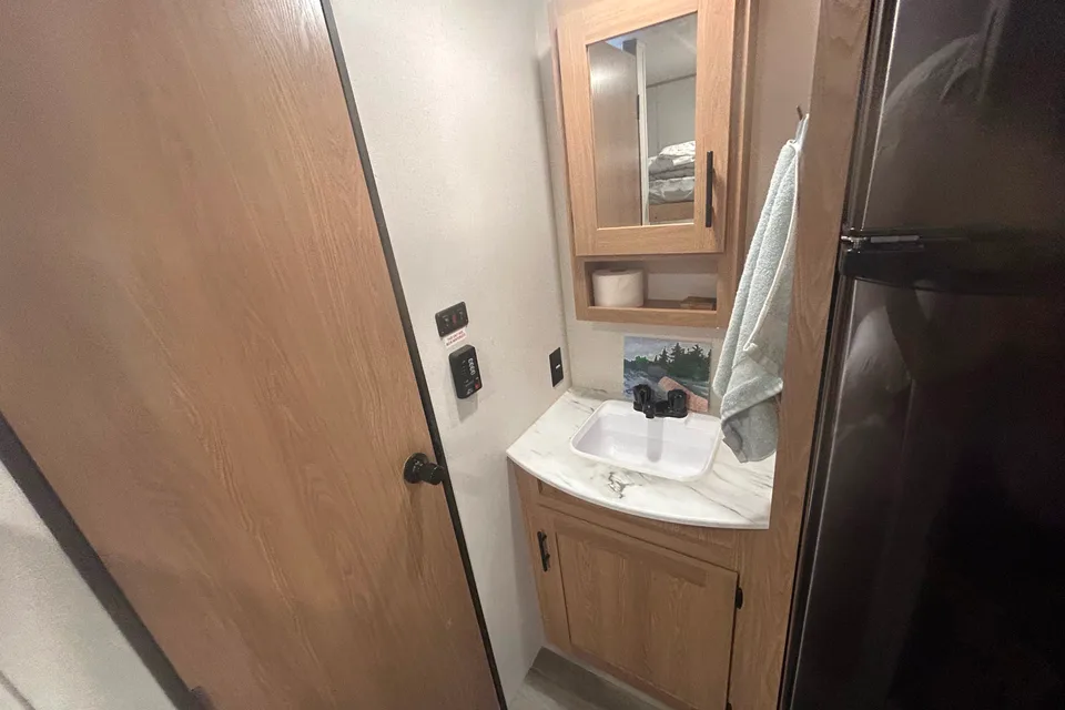 Julie's Prime Time Avenger 26bk Travel Trailer