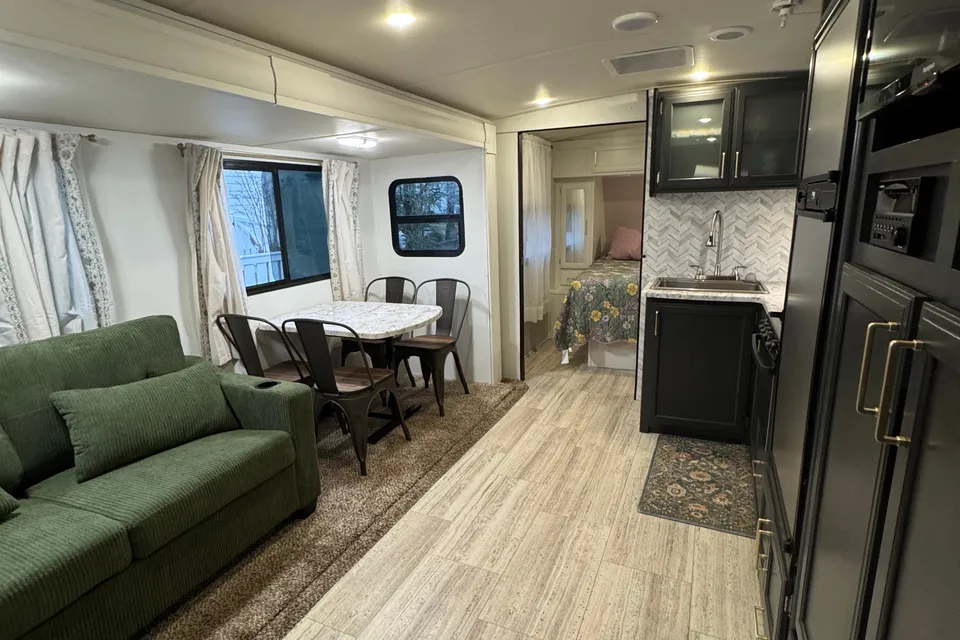 Adventure Awaits 2017 Grand Design Imagine 2800bh