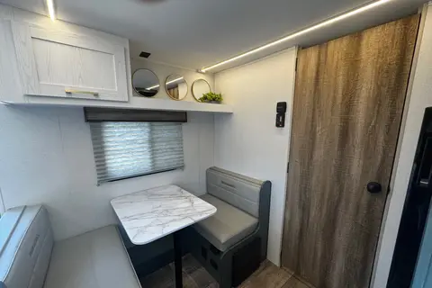 Couples Glamping Coach! (Free Napa or Sonoma Pick up)