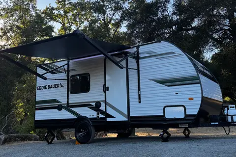 Couples Glamping Coach! (Free Napa or Sonoma Pick up)