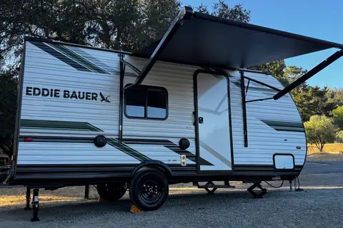 Couples Glamping Coach! (Free Napa or Sonoma Pick up)