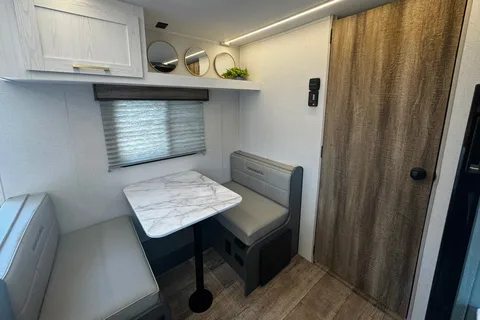 Couples Glamping Coach! (Free Napa or Sonoma Pick up)