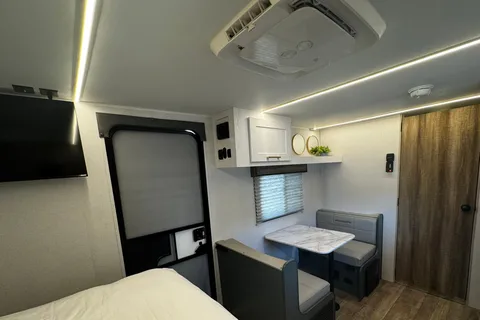 Couples Glamping Coach! (Free Napa or Sonoma Pick up)