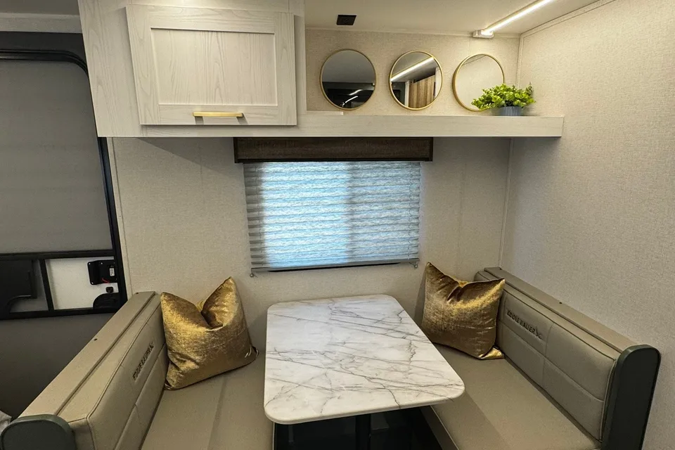Couples Glamping Coach! (Free Napa or Sonoma Pick up)