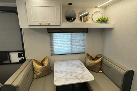 Couples Glamping Coach! (Free Napa or Sonoma Pick up)