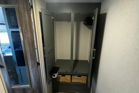 Couples Glamping Coach! (Free Napa or Sonoma Pick up)