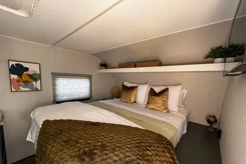 Couples Glamping Coach! (Free Napa or Sonoma Pick up)