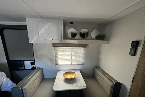 Couples Glamping Coach! (Free Napa or Sonoma Pick up)