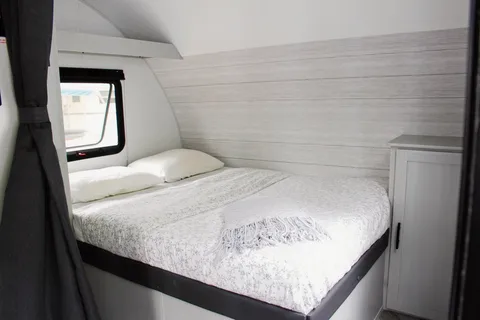 Toyhauler in Toronto!! Do you like dirtbikes? you want to go to the track for the weekend, take my trailer and enjoy!! 