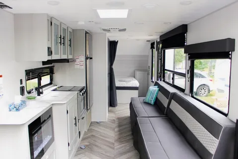 Toyhauler in Toronto!! Do you like dirtbikes? you want to go to the track for the weekend, take my trailer and enjoy!! 