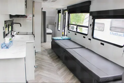 Toyhauler in Toronto!! Do you like dirtbikes? you want to go to the track for the weekend, take my trailer and enjoy!! 