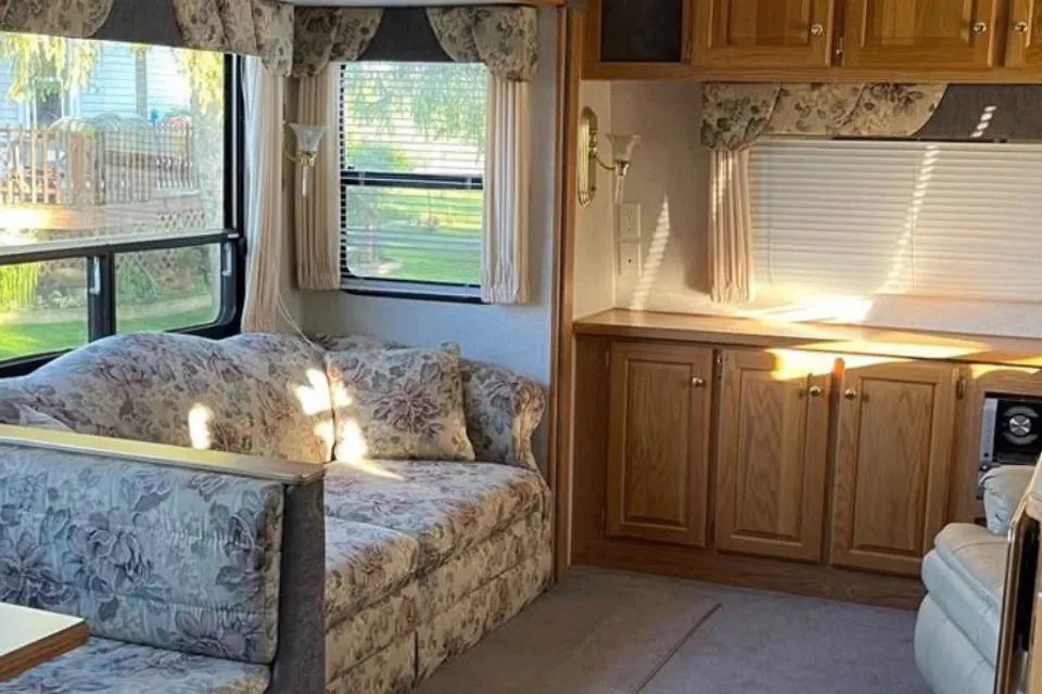 Golden Hour Getaway 31 FLS Travel Trailer