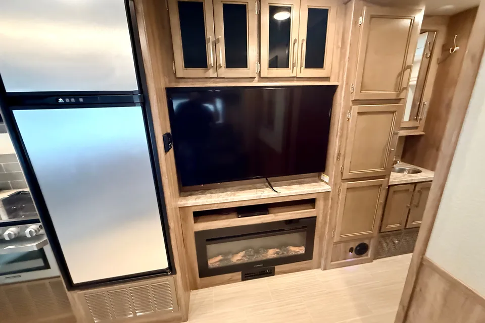 Carly — 2020 Entegra Odyssey 30Z Class C Motorhome