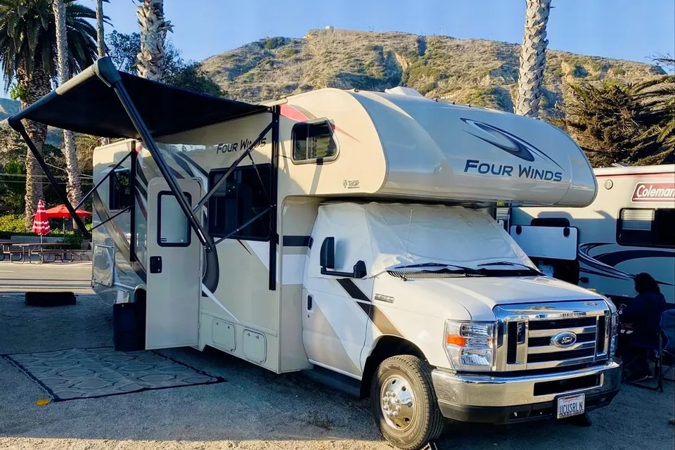 BEATRIX KIDDO - DOG FRIENDLY + 100 FREE MILES PER DAY!