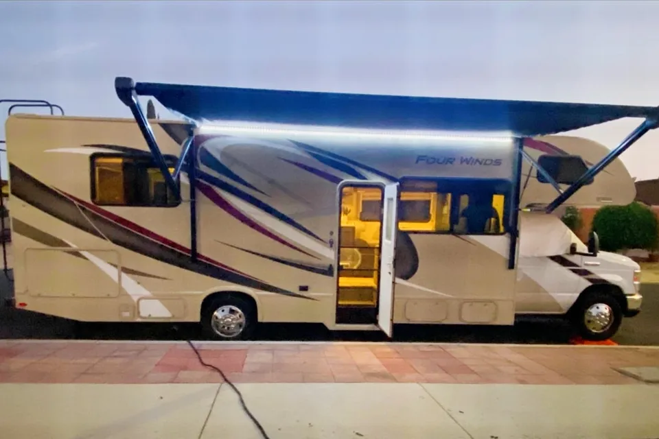 BEATRIX KIDDO - DOG FRIENDLY + 100 FREE MILES PER DAY!